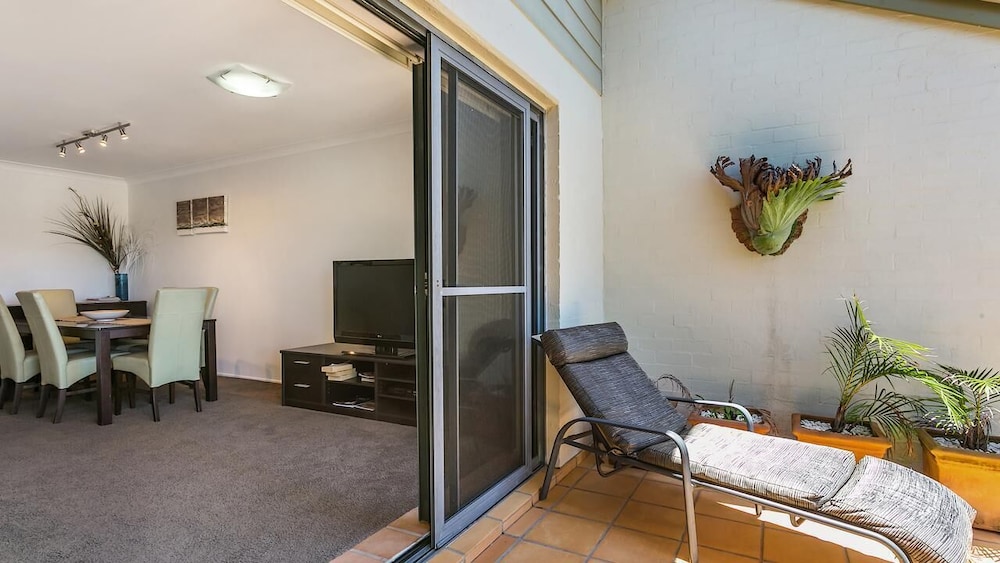 2 Bedroom Apartment - Waterfront photo 2