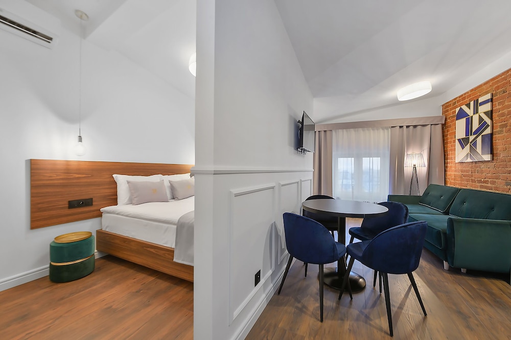 Deluxe Apartment (7, poddasze)