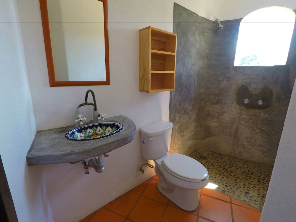 Unit #2 Studio Suite, 1 Queen Bed, Kitchenette photo 3