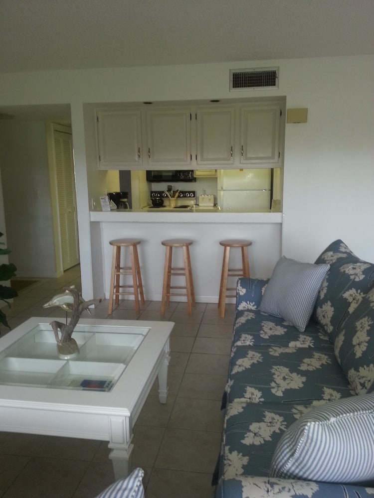 Comfort Condo, 2 Bedrooms, Pool View photo 2