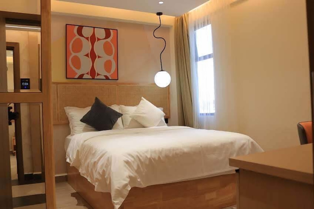 Comfort Room, Balcony, City View