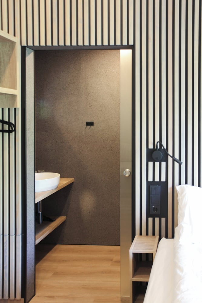 Deluxe Double or Twin Room, Private Bathroom photo 2