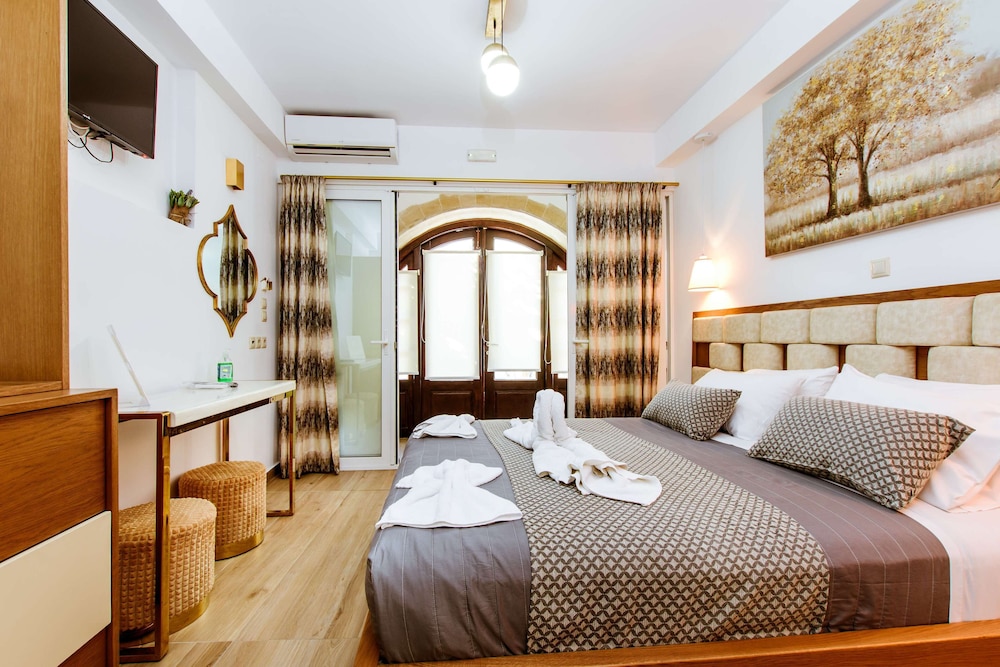 Double Room - Photo 15