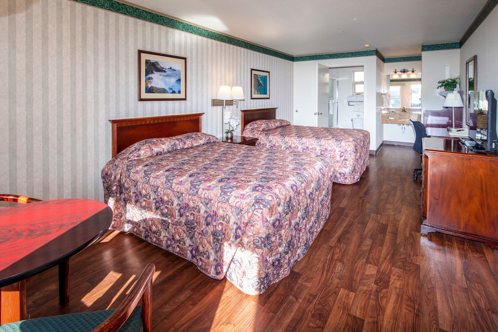 Room, 2 Queen Beds, Non Smoking (Pet Friendly fees not included)