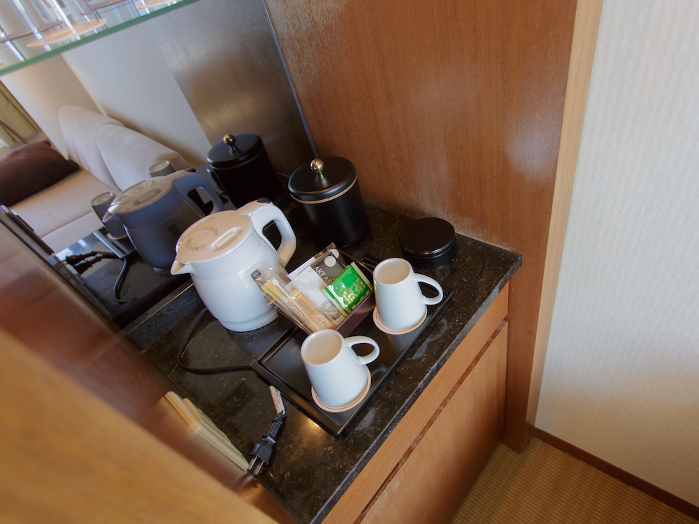 Deluxe Twin Room, Non Smoking (Top Floor / Palace Side) thumbnail 5