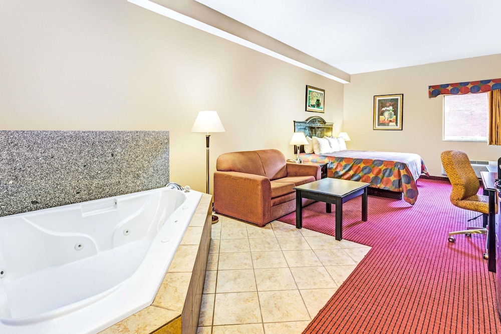 Suite, 1 King Bed, Non Smoking, Hot Tub - Photo 1