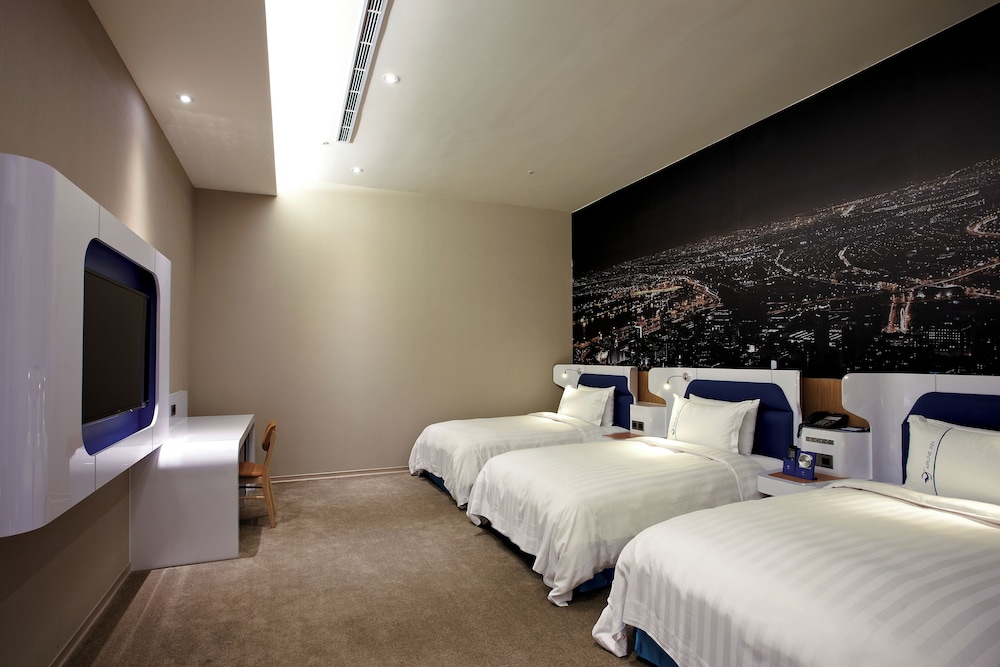Superior Triple Room, Non Smoking, No Windows