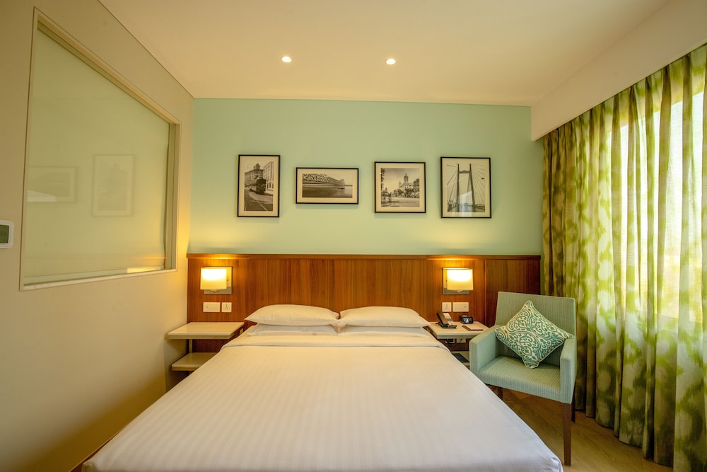 Suite, 1 Queen Bed - Photo 2