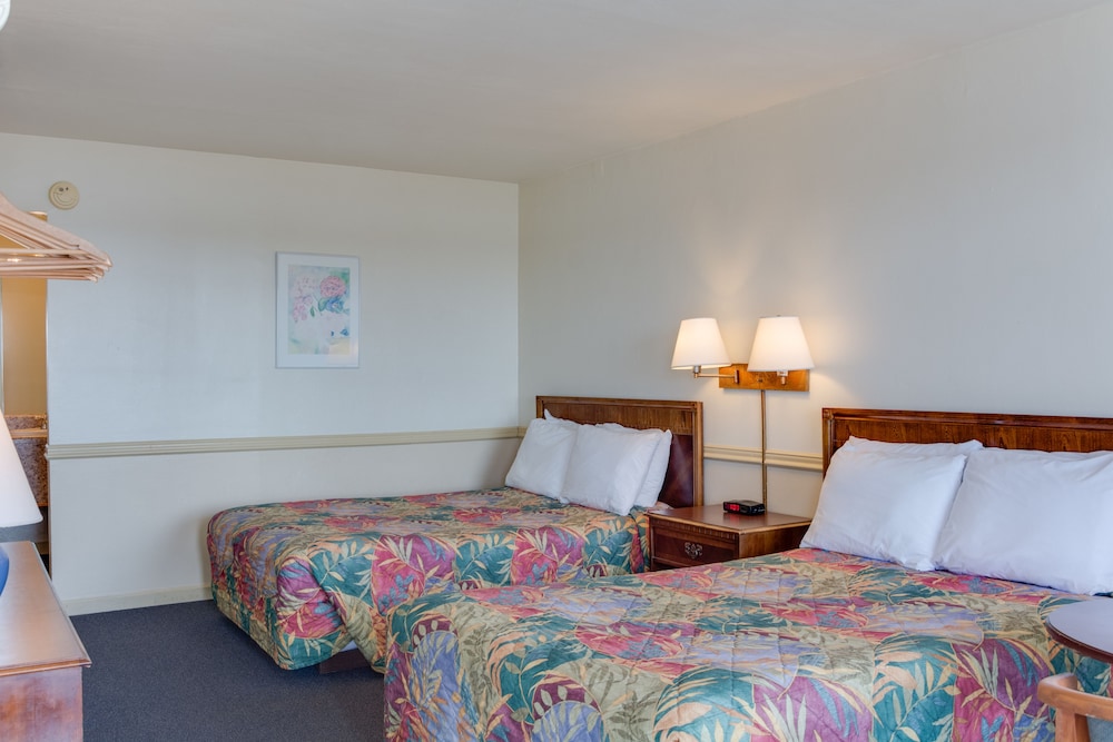 Basic Double Room, 2 Double Beds, Harbor View
