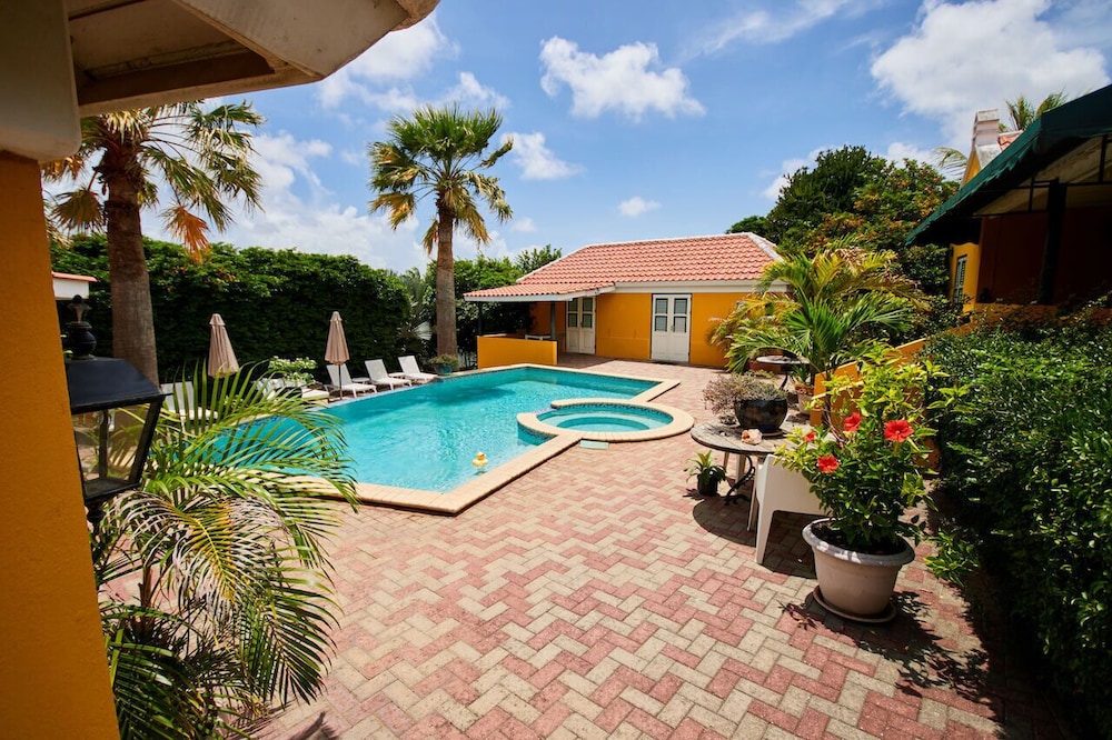 Standard Apartment, 1 Bedroom, Kitchen, Pool View