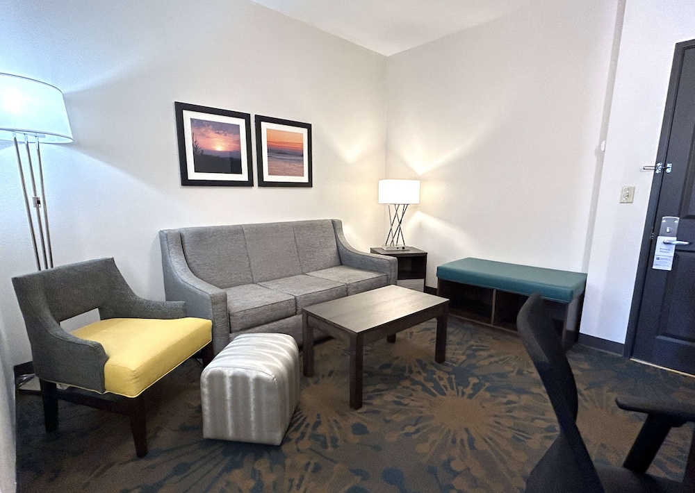 Suite, 2 Queen Beds, Non Smoking (Walk-in Shower;with Sofabed) - Photo 2