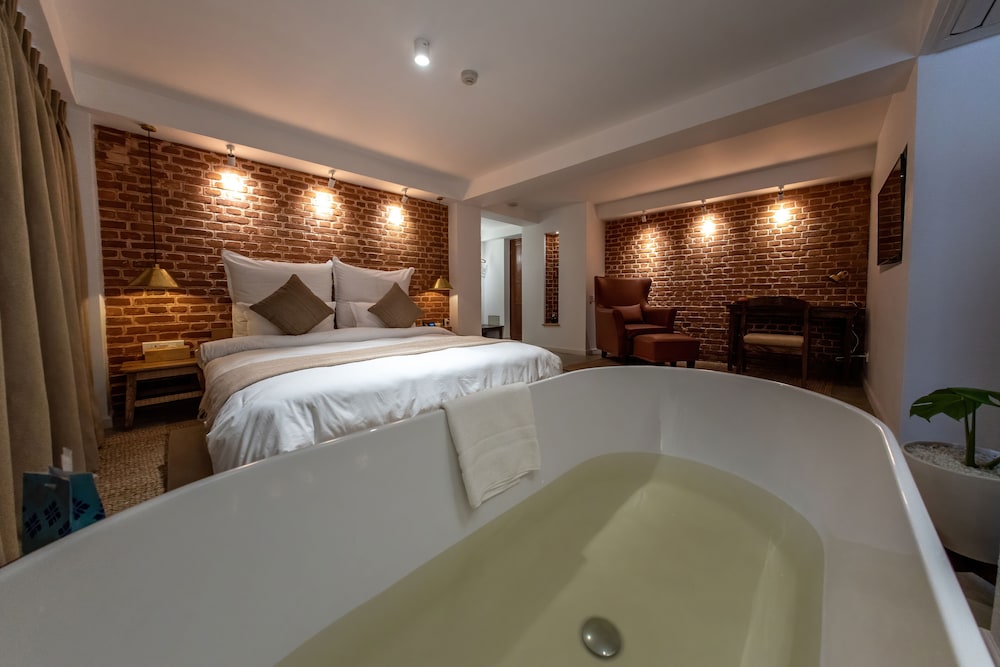 Nepali Suite - Photo 4