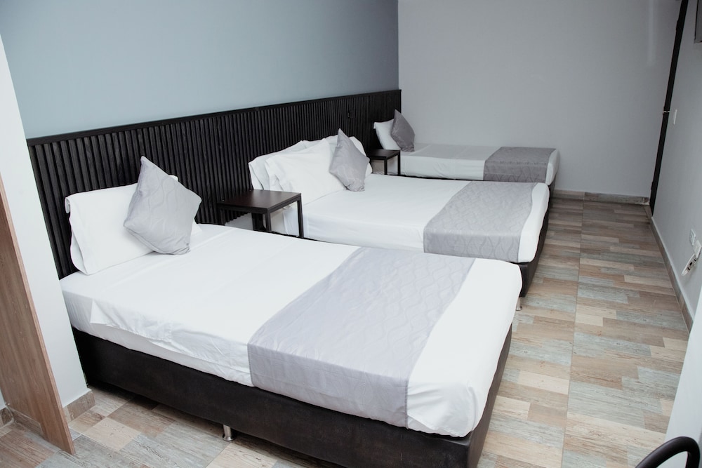Triple Room, 1 Bedroom photo 2