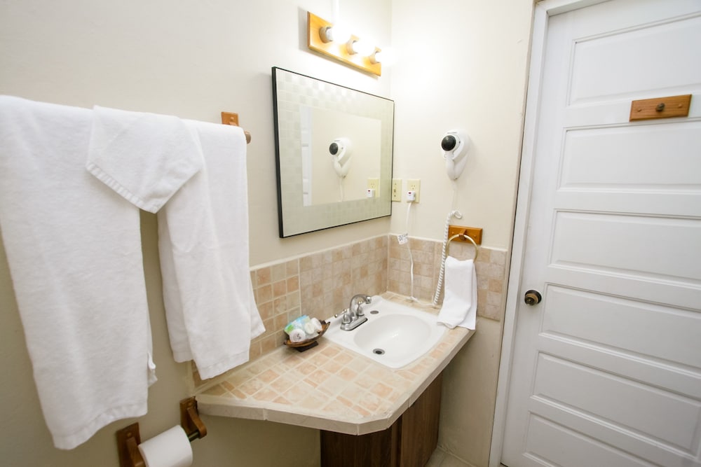 Deluxe Triple Room, Multiple Beds, Kitchenette, Ocean View photo 3