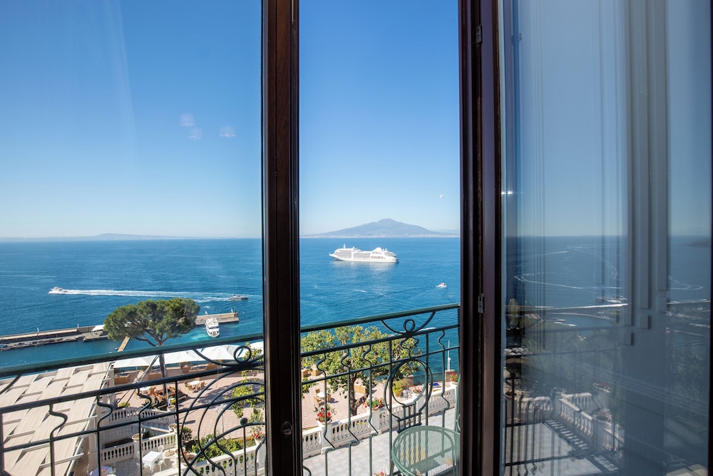 Deluxe Room, Sea View - Photo 5