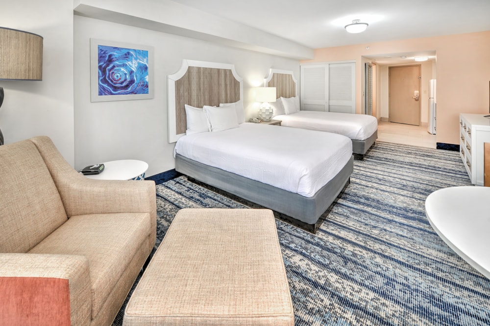 Standard Room, 2 Queen Beds, Kitchen, Partial Ocean View - Photo 5