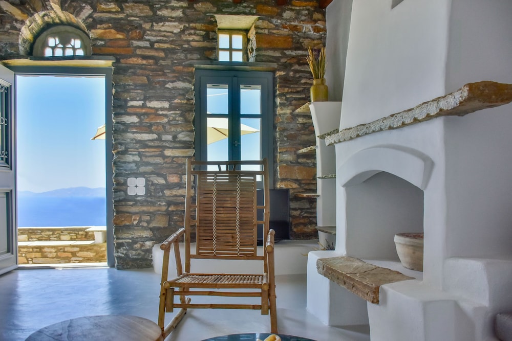 Two Bedroom Traditional House Sea View photo 3