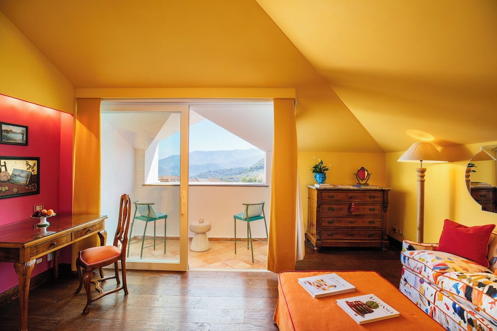 Suite - Photo 10