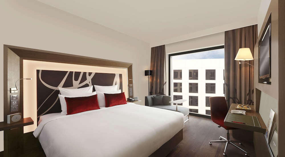 Standard Room, 1 King Bed thumbnail 5