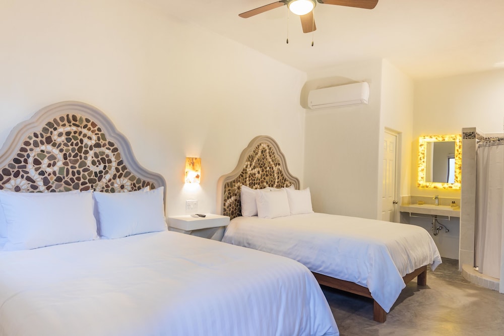 Junior Studio Suite, Multiple Beds, Non Smoking photo 2
