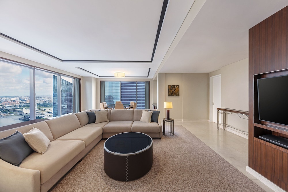 Club Suite, 1 Bedroom, Harbor View (Corner) photo 3