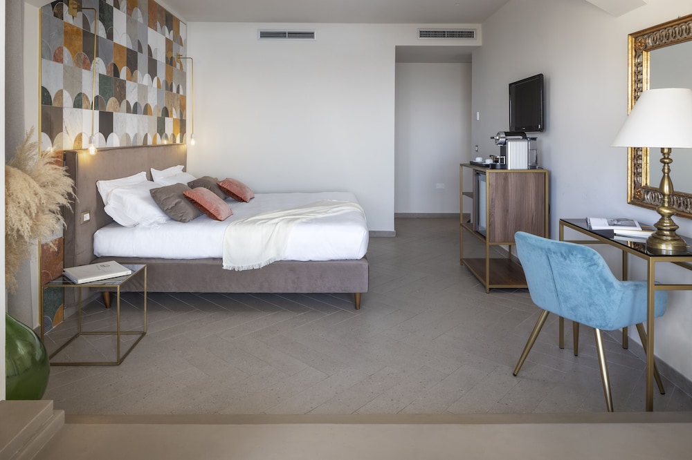 Exclusive Suite, Bathtub, Sea View (Sea and Etna view) - Photo 2