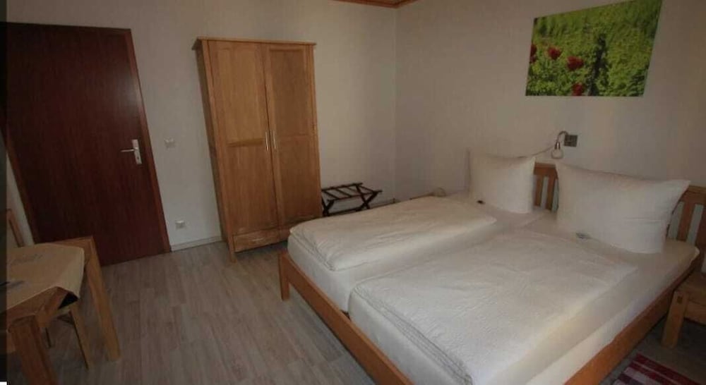 Basic Twin Room photo 3