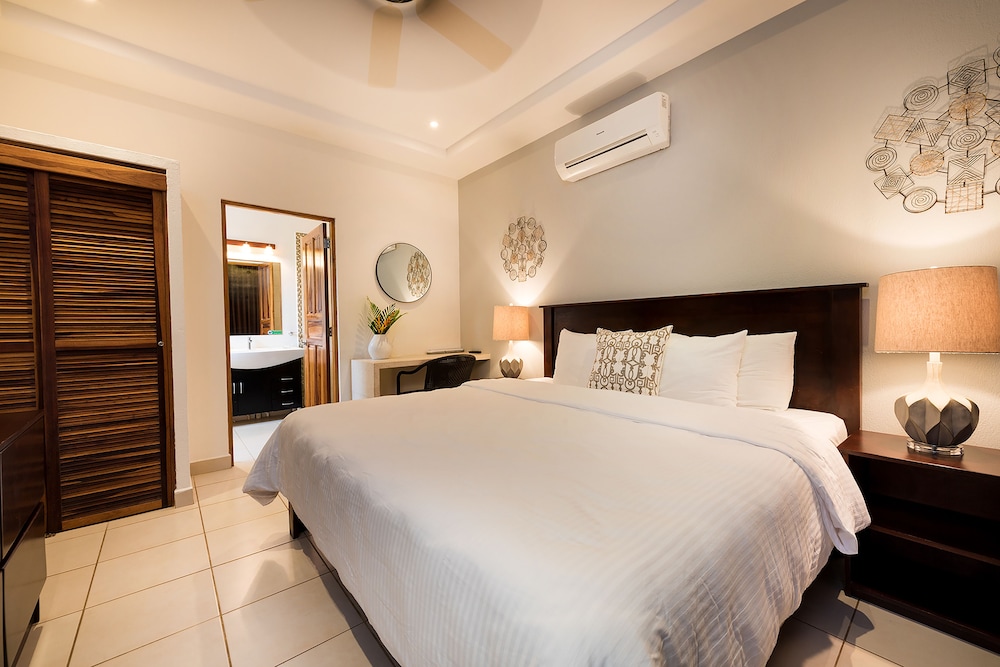 Junior Room, 1 King Bed