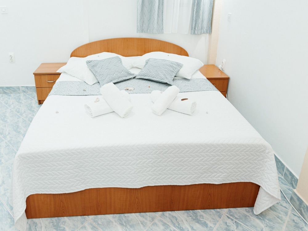 Apartment (One Bedroom Apartment with Balcony an)