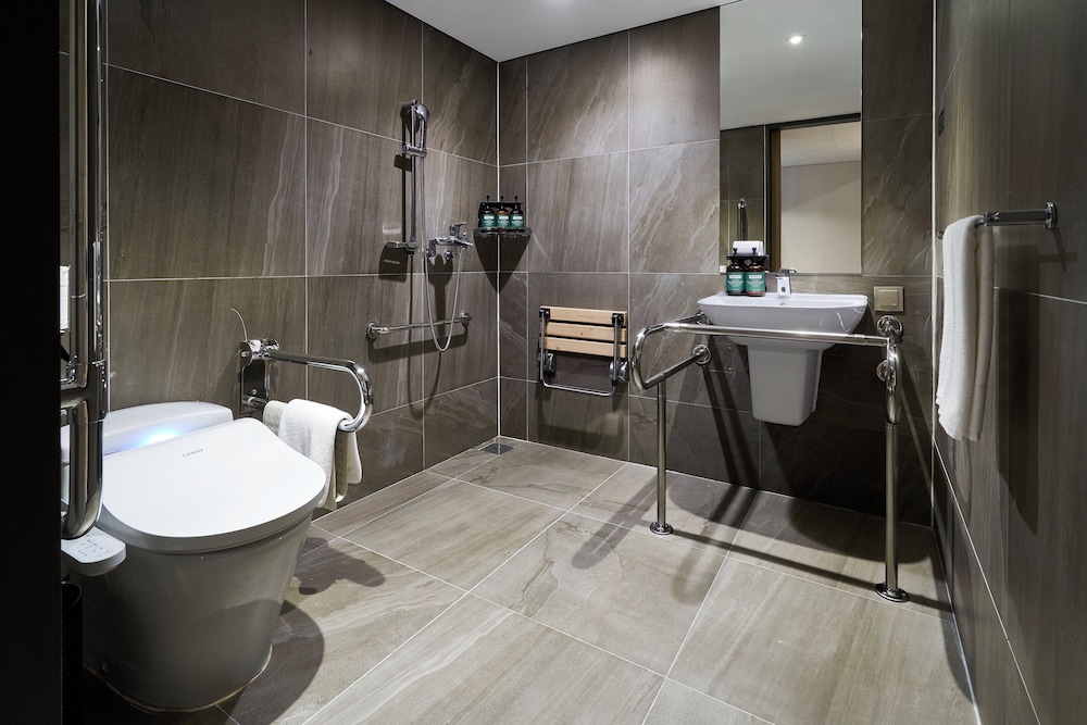 Deluxe Room, 1 King Bed, Accessible, City View