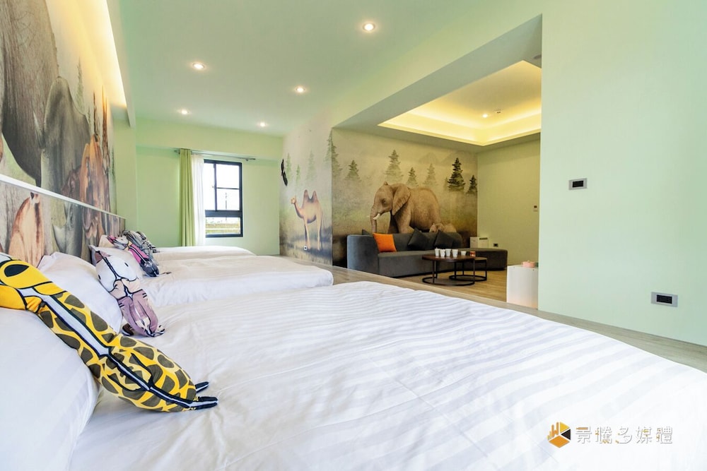 Family Room, Multiple Beds, Non Smoking, Mountain View photo 3