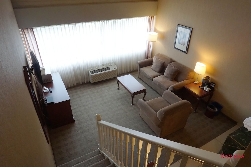 Loft Suite with 1 King Bed and Sofa Bed - Photo 4