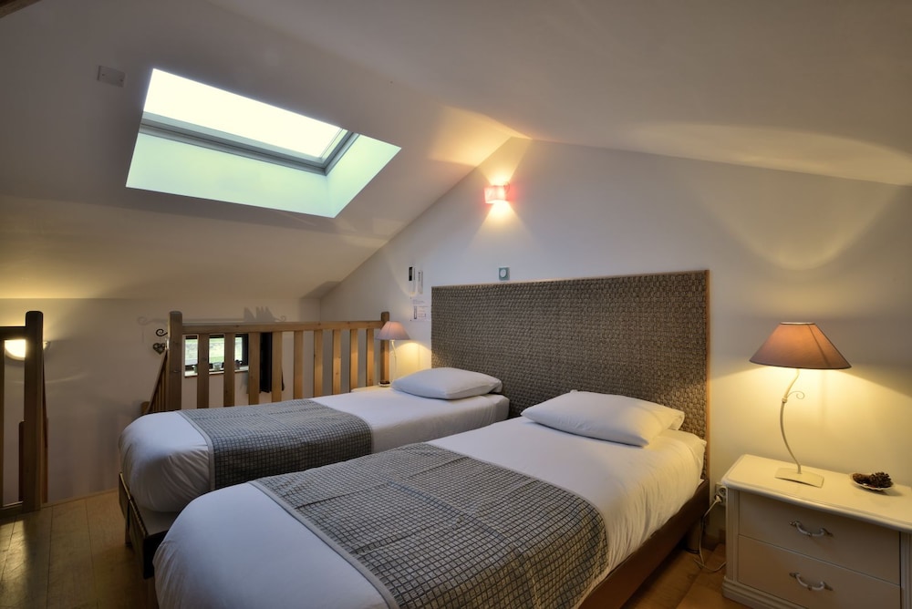 Superior Quadruple Room, Multiple Beds, Courtyard View photo 3