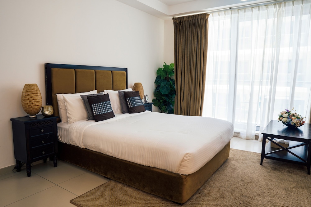 Business Studio, 1 Queen Bed photo 1
