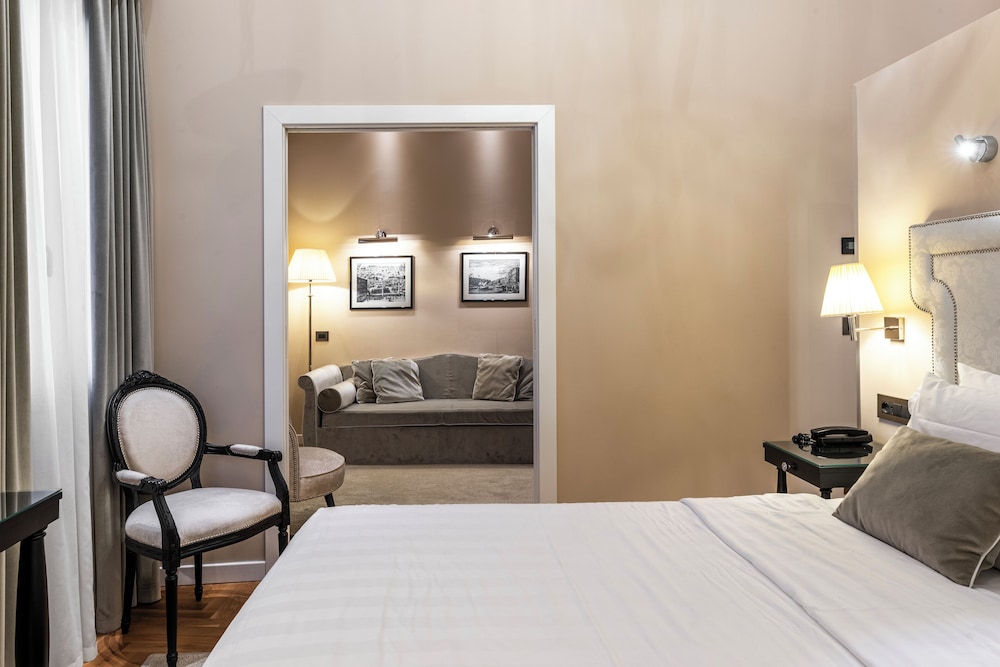 Suite, Annex Building photo 1