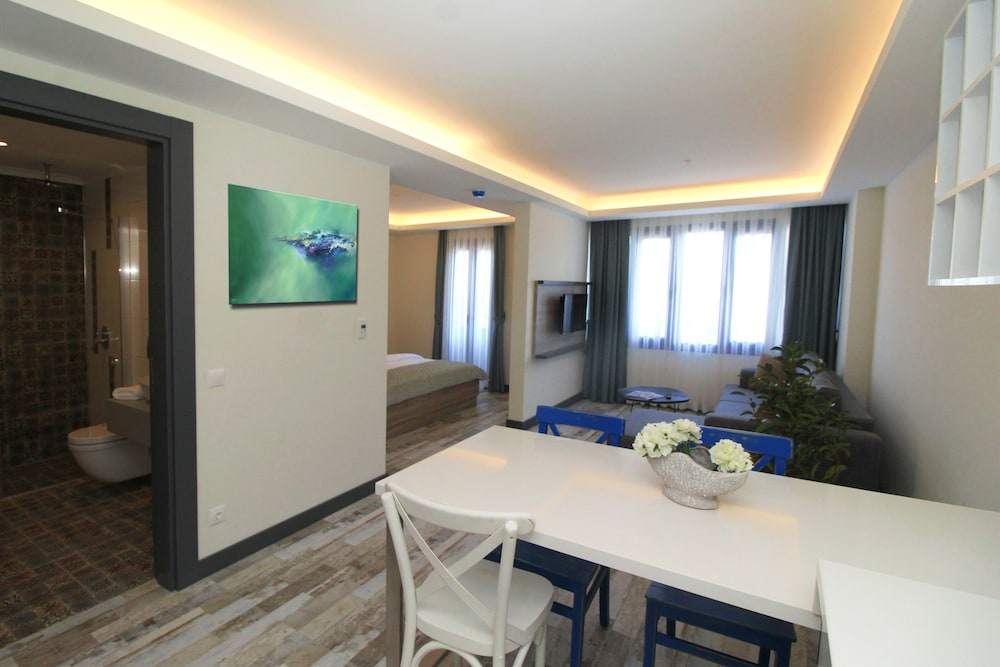 Superior Room (4 Adults) photo 3