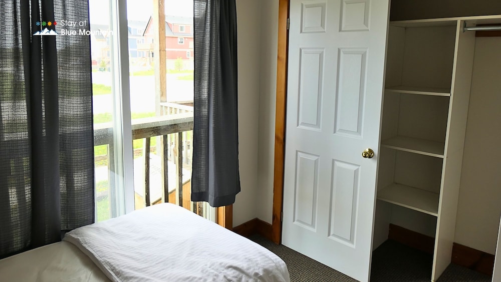 Cottage, Multiple Bedrooms, Kitchen (Linen & Towels Not Included) photo 3
