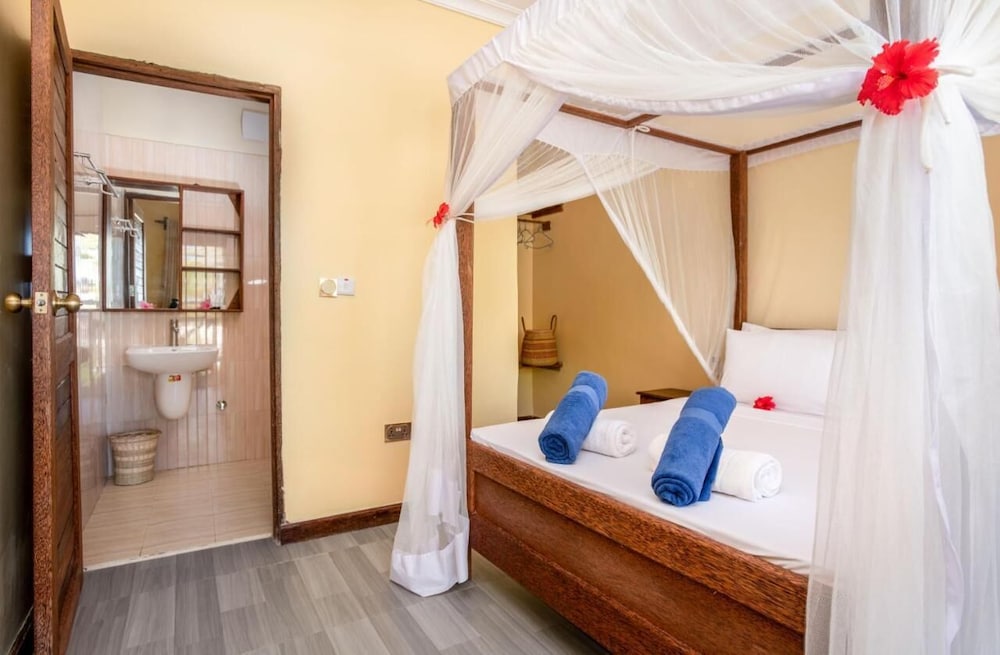 Comfort Double Room, 1 Queen Bed, Beach View photo 2