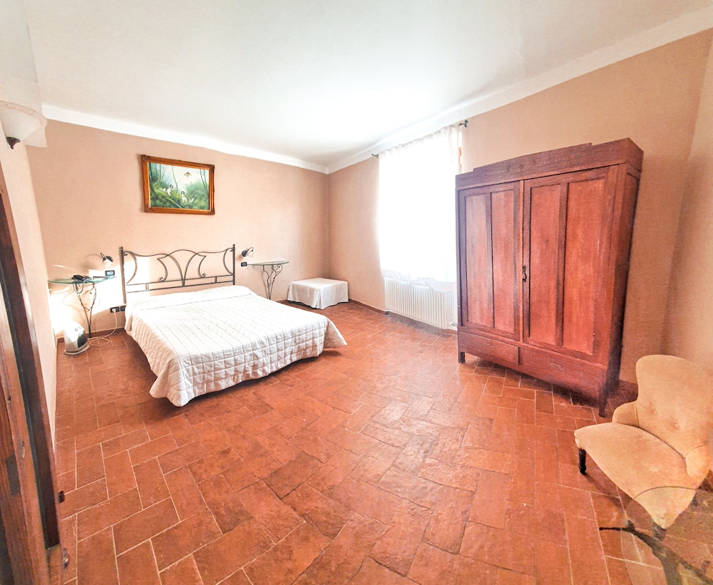 Standard Double or Twin Room photo 1