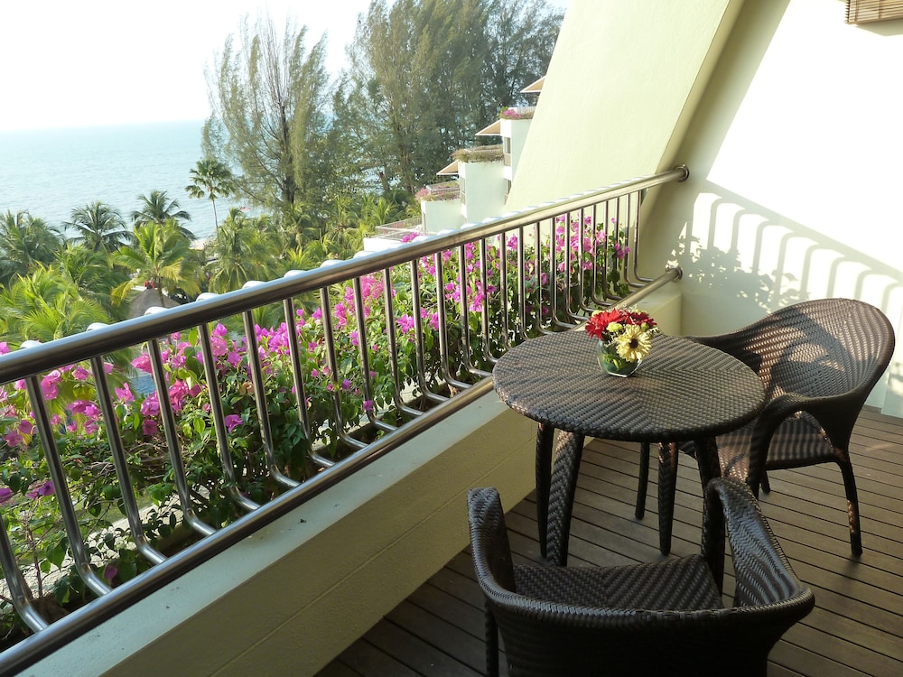 Premier Room, 1 King Bed, Balcony, Ocean View - Photo 6