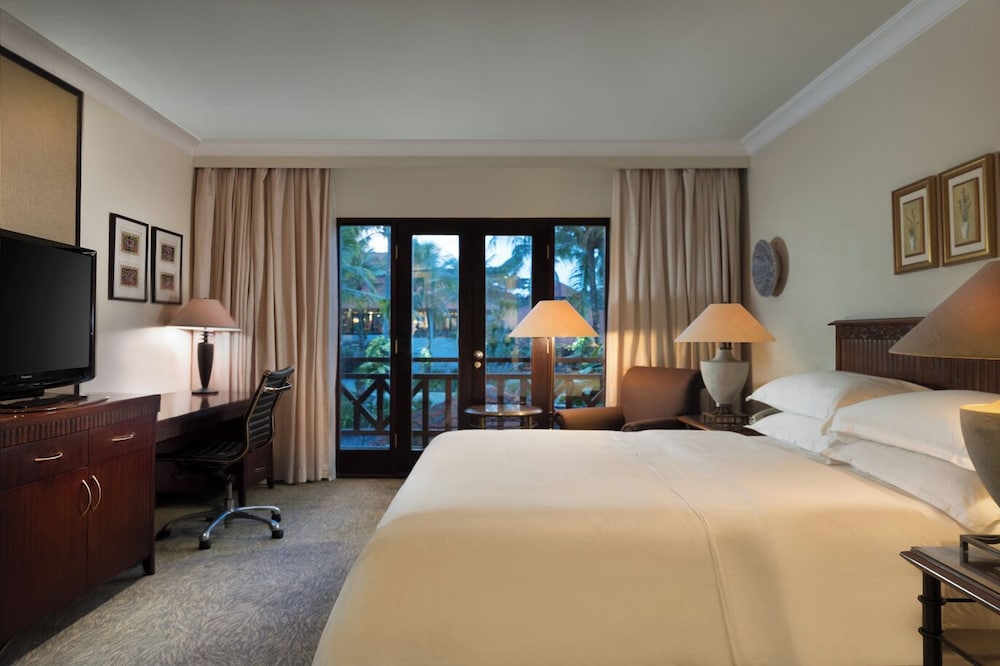 Executive Suite, Pool View
