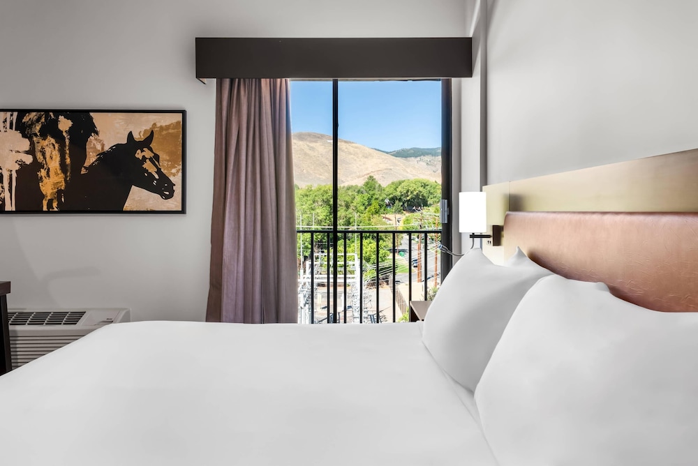 Room, 1 King Bed, Non Smoking (Upgrade)