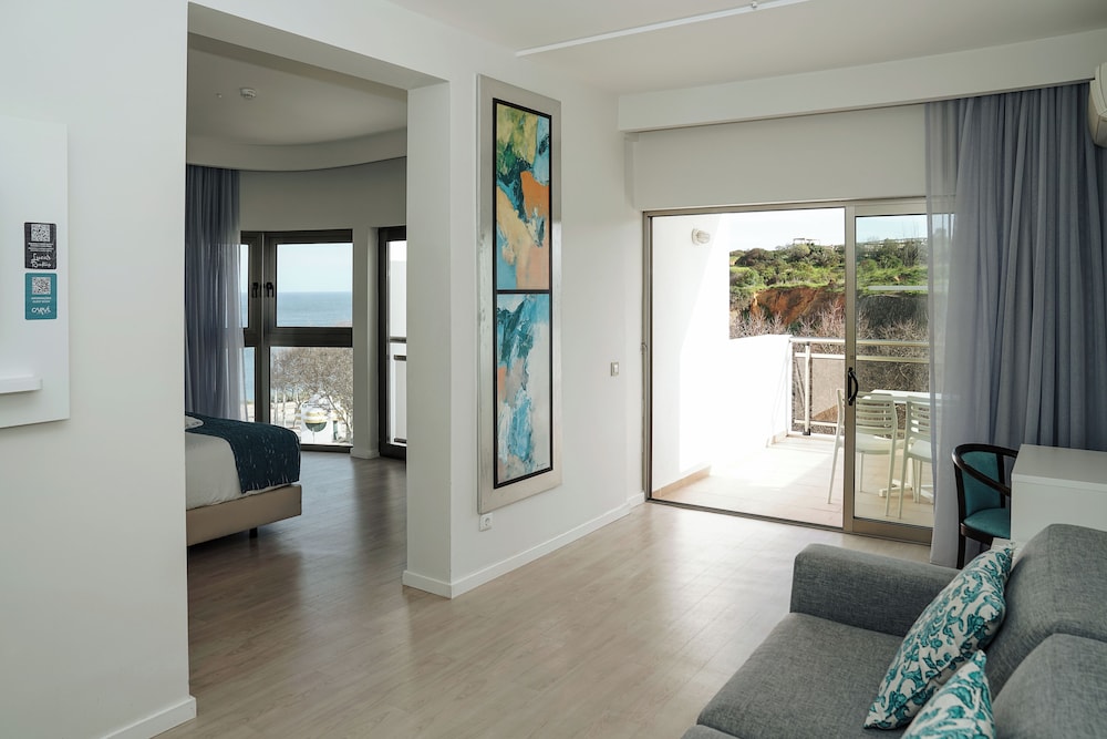 Junior Suite, Partial Sea View photo 2