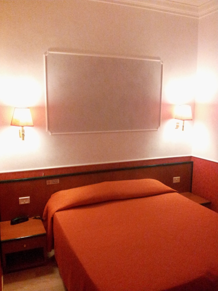 Standard Double Or Twin Room photo 2