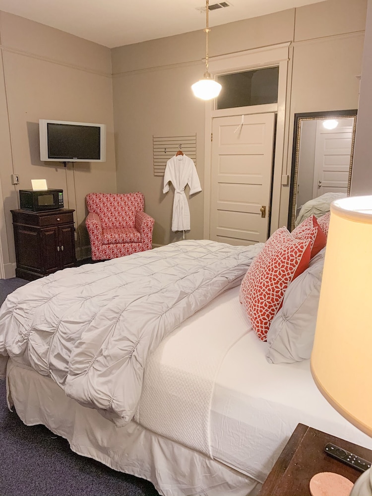 Luxury Single Room, 1 King Bed, Private Bathroom photo 2