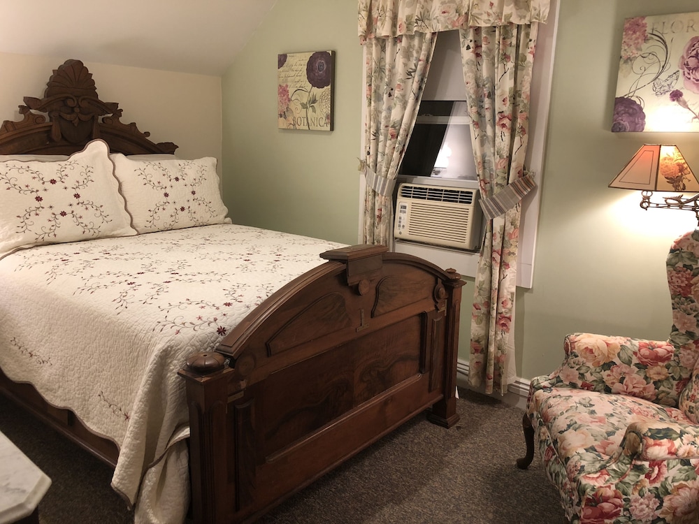 Deluxe Double Room, Ensuite, Garden View (Alpine Pink #7) photo 1