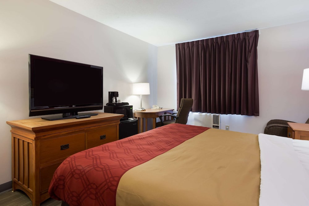Standard Room, 1 King Bed, Non Smoking - Photo 5