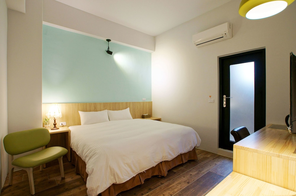 Business Double Room, 1 King Bed, Non Smoking photo 3