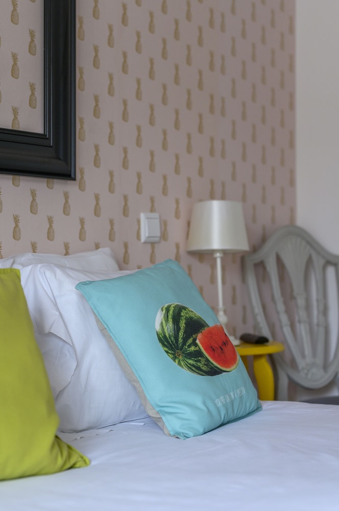 Comfort Studio Suite, 1 King Bed, Private Bathroom photo 3