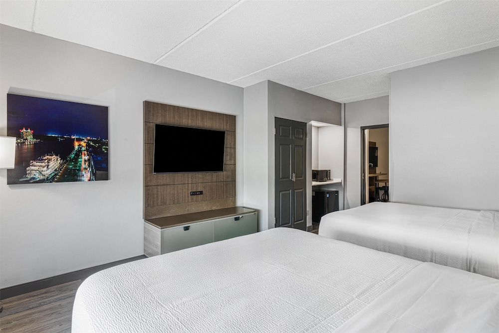 Suite, 2 Queen Beds, Non Smoking (with Sofabed) - Photo 2